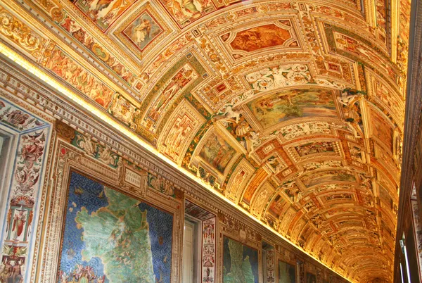 Italien. museerna i Vatikanen. Galleri av g — Stockfoto
