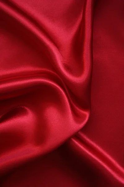 Гладкий красный шелк в качестве фона — стоковое фото
