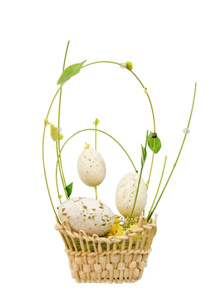 Wicker basket with decorative easter egg — Stock Photo, Image