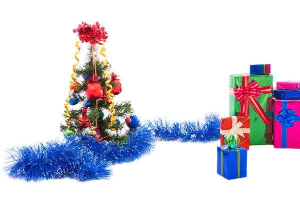 Juletre med gaver – stockfoto