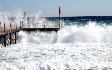 kırmızı uyarı bayrağı