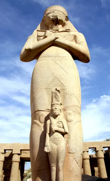 Estátua de Ramsés II e Nefertari — Fotografia de Stock