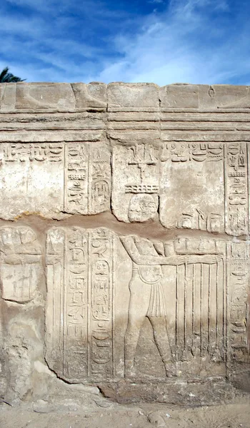 Wand mit Hieroglyphe — Stockfoto