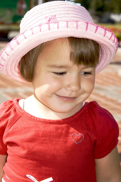 Lächelnd süßes kleines Mädchen — Stockfoto