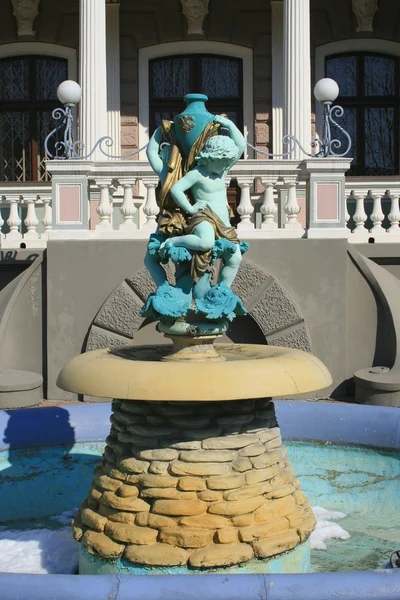 Socha na fontány v Rize — Stock fotografie