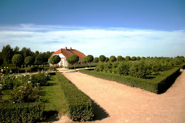 Vacker trädgård i rundale palatset — Stockfoto