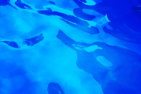 Água azul escura — Fotografia de Stock