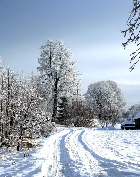 Snö road i landsbygdens tätort — Stockfoto
