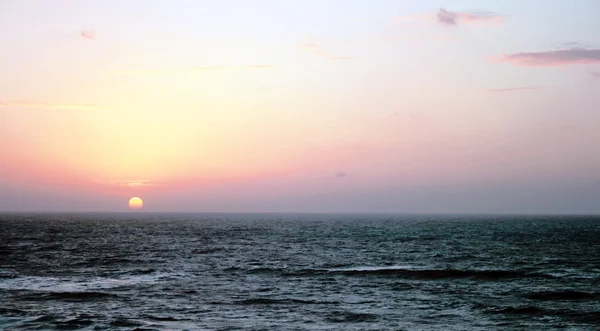 Закат над Средиземным морем — стоковое фото
