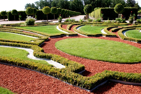Vacker trädgård i rundale palatset — Stockfoto