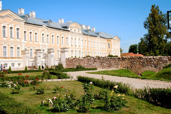 Piękny ogród i Pałac Rundāle — Zdjęcie stockowe