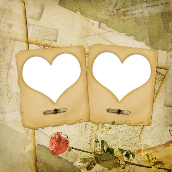 Старая бумажная рамка с сердцем — стоковое фото