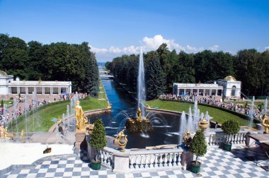 peterhof pınarlarına