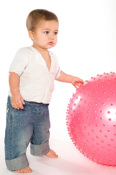 Doordachte donkere gehuurde jongen met roze fitn — Stockfoto