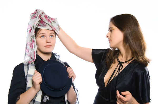 Mujer fiting vestido a otra mujer isol — Foto de Stock
