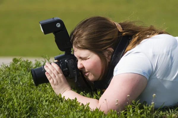 Woman-photographer with camer aiming at — Stock Photo, Image