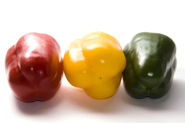 Pimentos amarelos, verdes e vermelhos — Fotografia de Stock