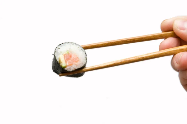 Chopsticks com rolo de salmão — Fotografia de Stock