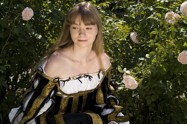 A reneszánsz ruha gyönyörű nő — Stock Fotó