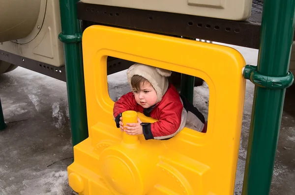 Zimowy plac zabaw dla dzieci — Zdjęcie stockowe