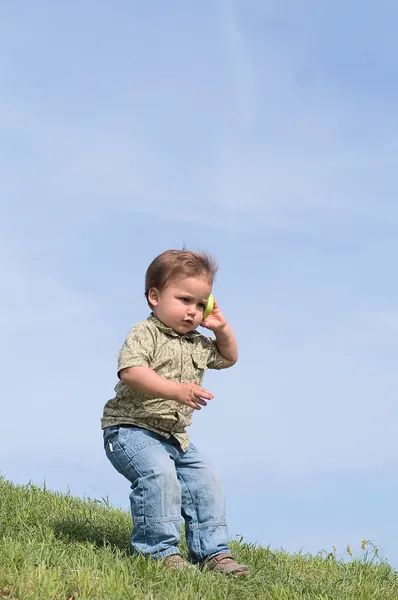 Baby med leksak telefon — Stockfoto