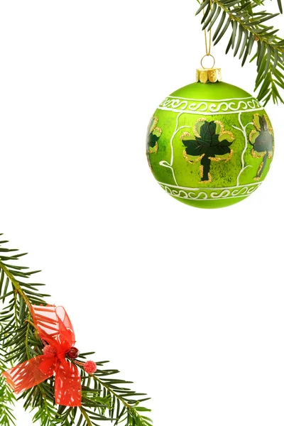 Jul gränsen med gröna Julgranskula — Stockfoto