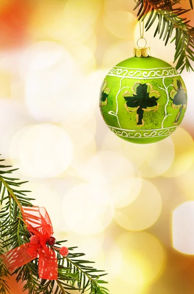 Frontera de Navidad con bauble verde irlandés — Foto de Stock