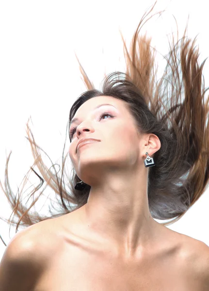 Eine schöne junge Frau mit ihren Haaren — Stockfoto