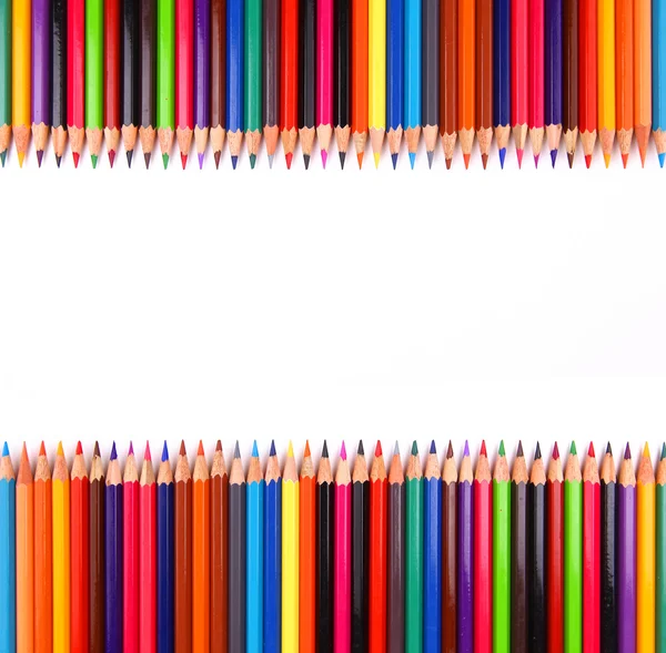 Ürün çeşitliliği ile gölge beyaz arka plan üzerinde renkli kalemler — Stok fotoğraf