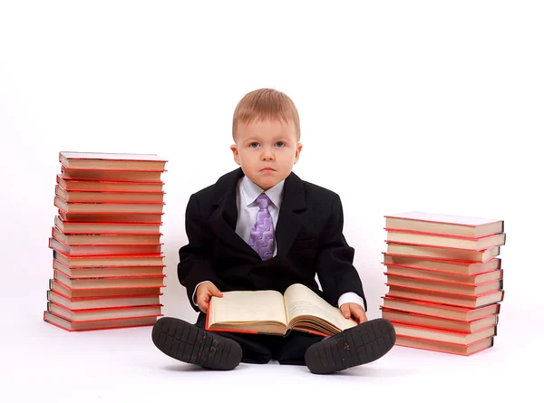 Gelukkige jongen met boeken — Stockfoto