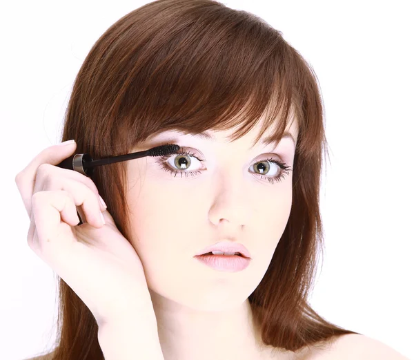 Použití kosmetických tužka na ženské oko — Stock fotografie