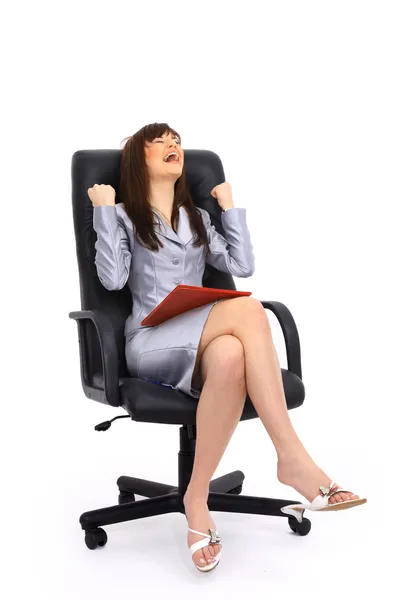 Γυναίκα των επιχειρήσεων κάθεται σε μια καρέκλα που απομονώνονται σε λευκό — Φωτογραφία Αρχείου