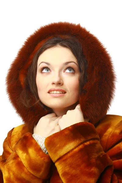 Улыбающаяся зимняя женщина — стоковое фото