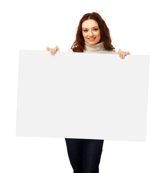 Портрет крупным планом молодой предпринимательницы с изолированным на белом рекламным щитом — стоковое фото