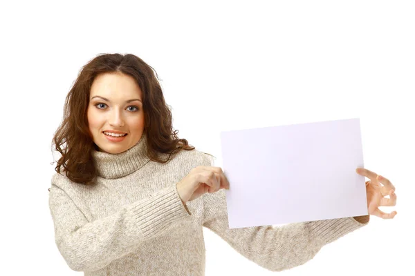 Νέα γυναίκα που κρατά ένα άδειο πινακίδα πάνω από το λευκό φόντο — Φωτογραφία Αρχείου