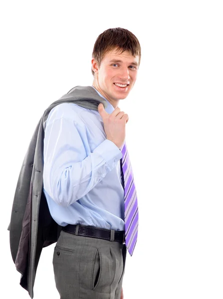Porträt eines lächelnden jungen Geschäftsmannes, der vor einem isolierten weißen Bac steht — Stockfoto