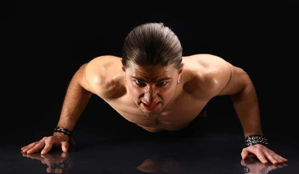 Muskulöser männlicher Kickboxer — Stockfoto