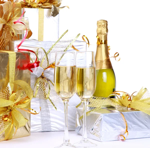 Champagne and gift — Stock Photo, Image
