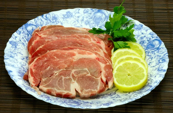 Plastry mięsa wieprzowe świeże — Zdjęcie stockowe