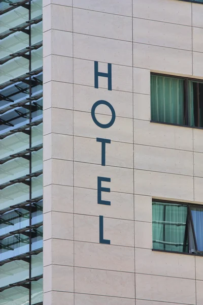 Señal y ventanas del hotel —  Fotos de Stock
