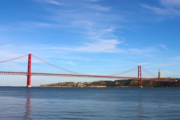 Duży most nad rzeką w Lizbonie — Zdjęcie stockowe
