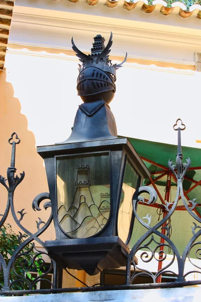 Fém utcai lámpa Lisszabonban — Stock Fotó