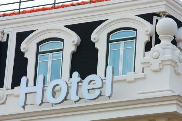 Señal y ventanas del hotel Imágenes de stock libres de derechos