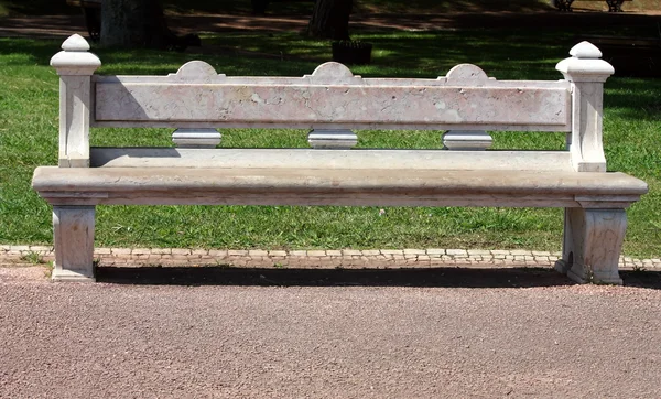 Stone bench in park — Stock Photo, Image