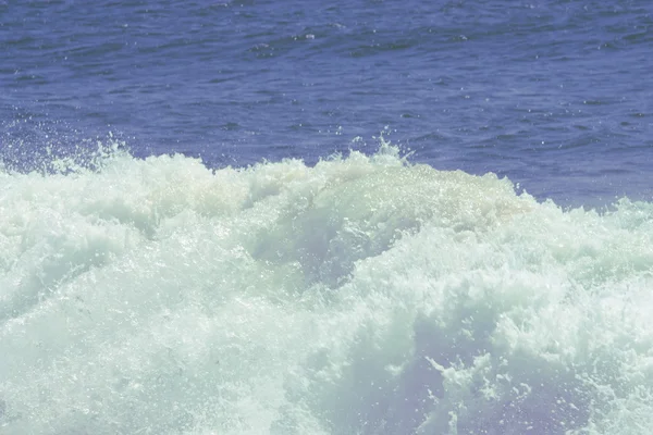 Хвиля на морському пляжі — стокове фото