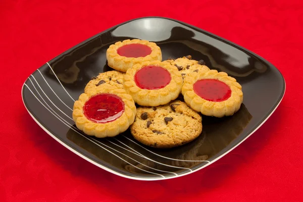 stock image A plate of cookies on red background