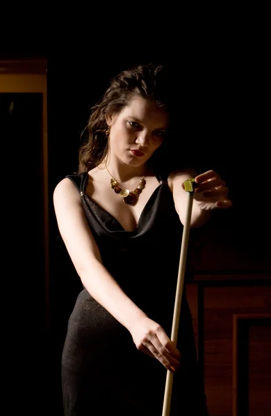 Woman with pool cue — Stock Photo, Image