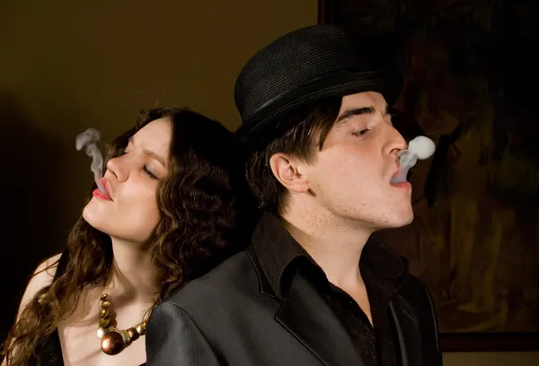Gangster man and women smoke — Stock Photo, Image