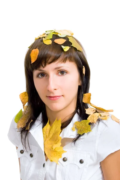 秋の紅葉で若い女性 — ストック写真