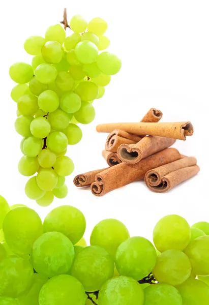 Grapes and Cinnamon Sticks — Stock Photo, Image